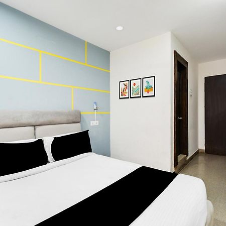 Super Townhouse Madhapur 100 Feet Road Formerly Jkc Grand Hyderabad Exteriör bild