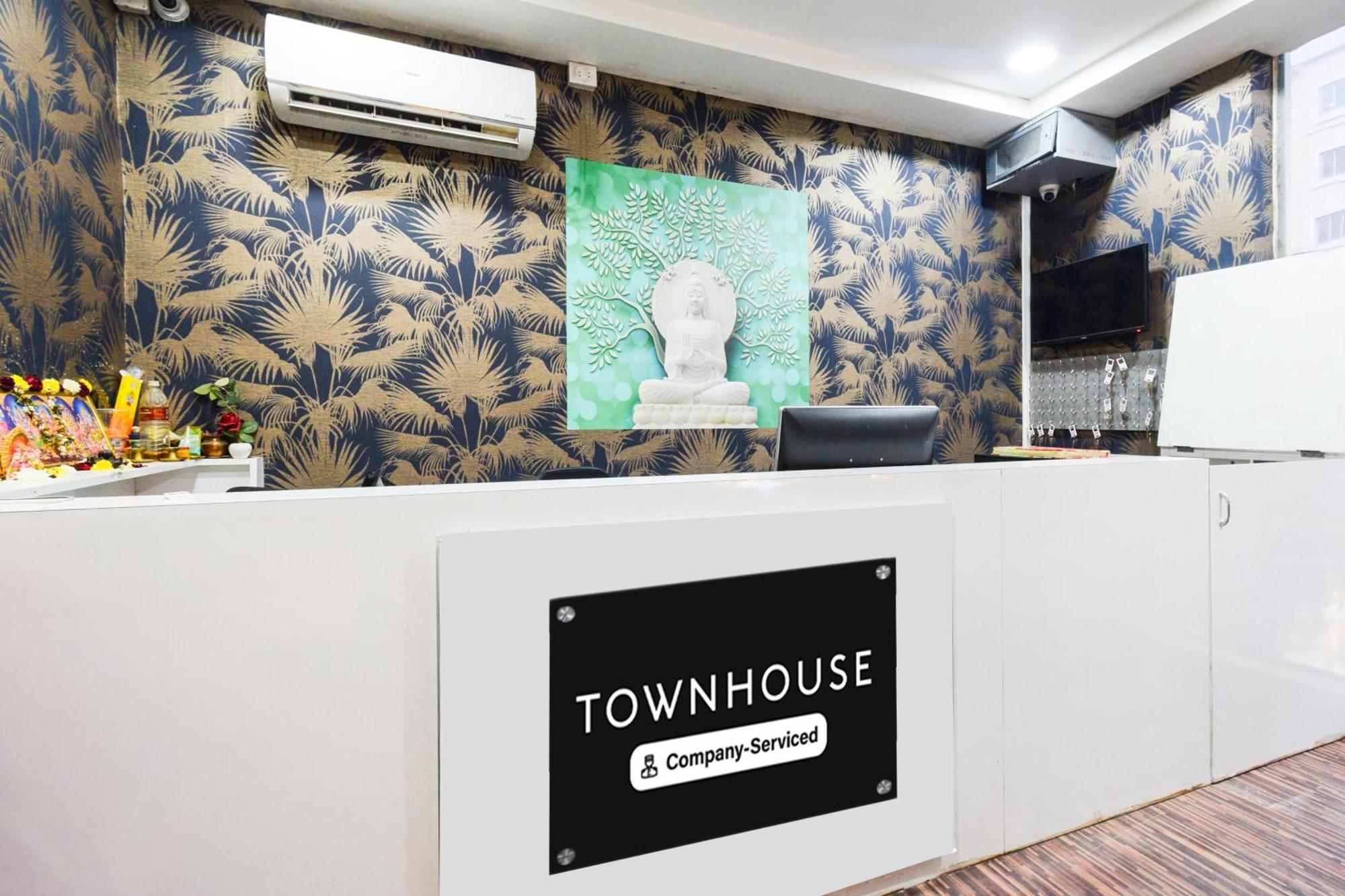 Super Townhouse Madhapur 100 Feet Road Formerly Jkc Grand Hyderabad Exteriör bild
