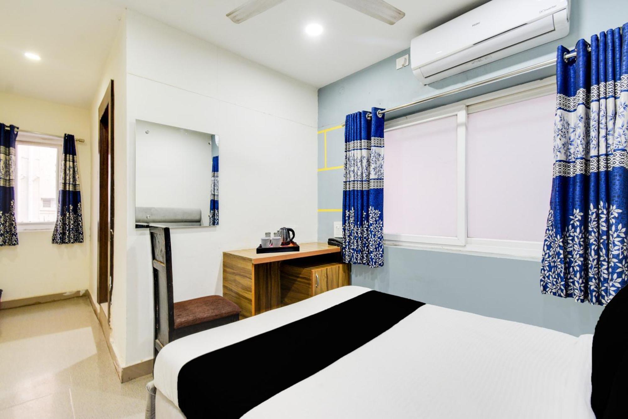 Super Townhouse Madhapur 100 Feet Road Formerly Jkc Grand Hyderabad Exteriör bild
