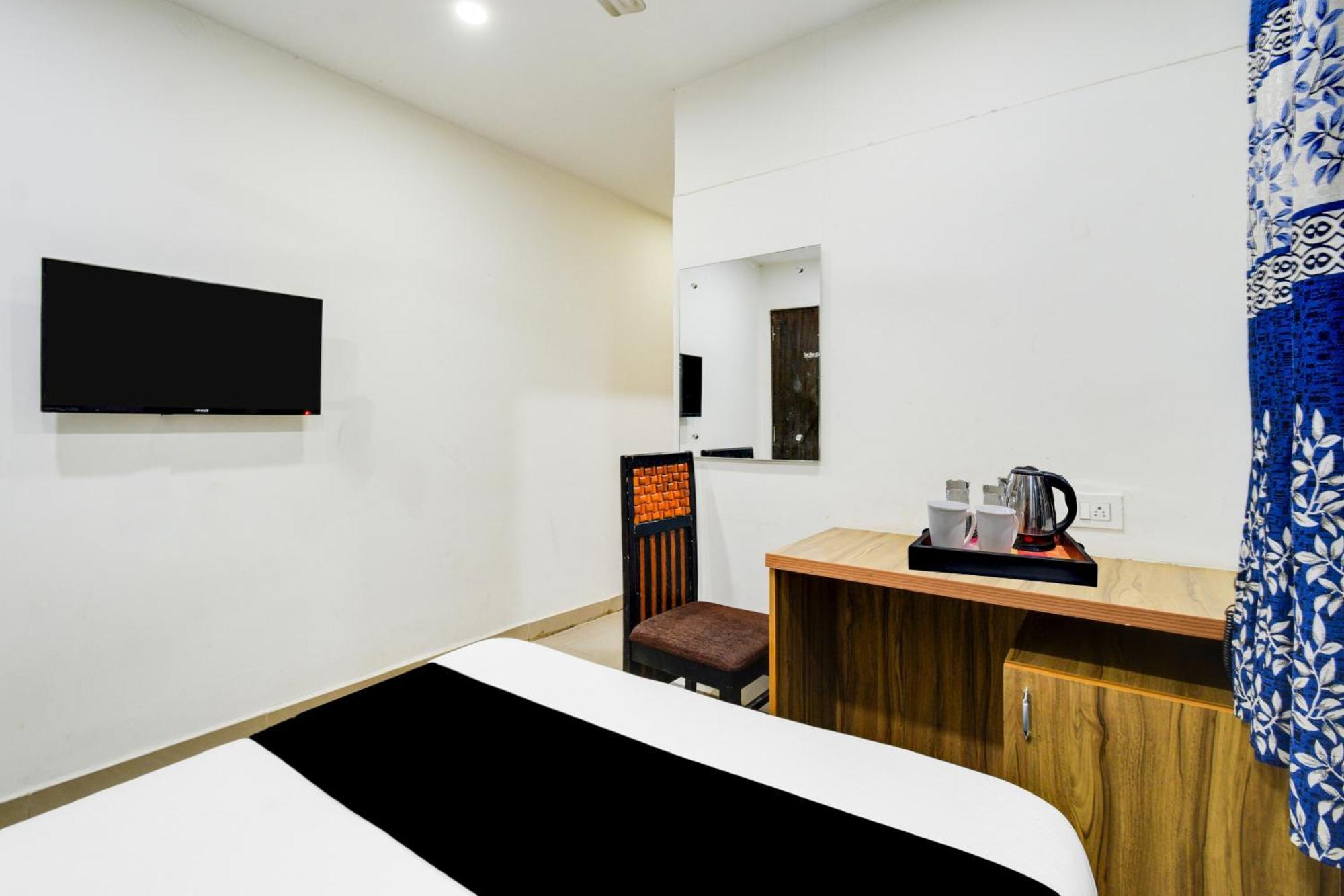 Super Townhouse Madhapur 100 Feet Road Formerly Jkc Grand Hyderabad Exteriör bild